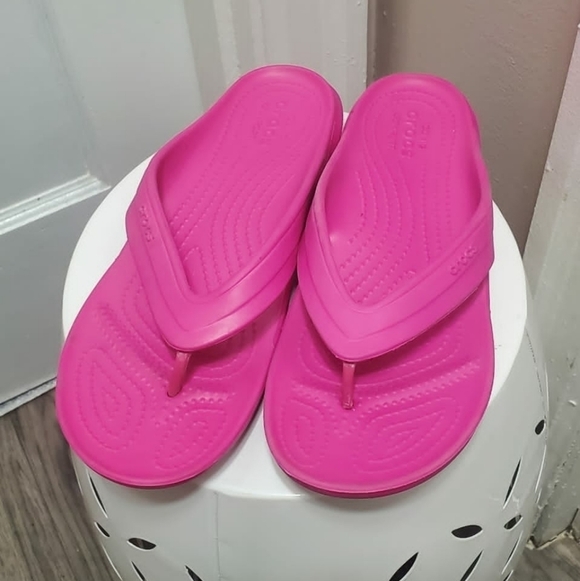 Crocs Unisex Pink Classic Flip Flop M'S 6 & W'S 8🌴 - Picture 3 of 8